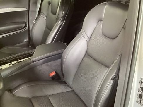 Certified 2024 Volvo XC90 B6 Ultimate w/ Protection Package Premier image 13