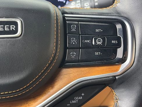 Used 2023 Jeep Grand Wagoneer L Series III w/ Rear Seat Video Group 1 image 18