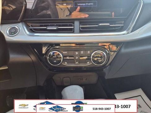 Used 2025 Chevrolet Trax LT w/ Driver Confidence Package FWD image 20