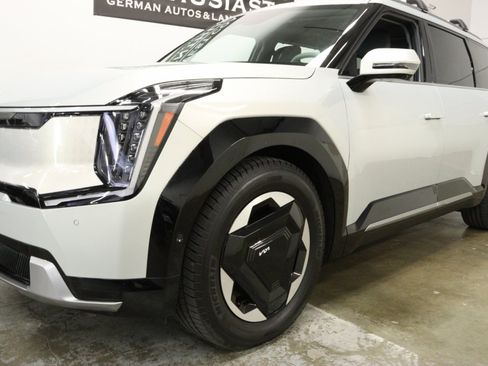 Used 2024 Kia EV9 Land AWD/4WD image 8