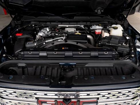 Used 2023 GMC Sierra 2500 Denali w/ Denali Ultimate Package AWD/4WD image 10