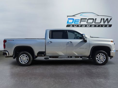 Used 2021 Chevrolet Silverado 2500 LTZ w/ LTZ Convenience Package AWD/4WD image 2