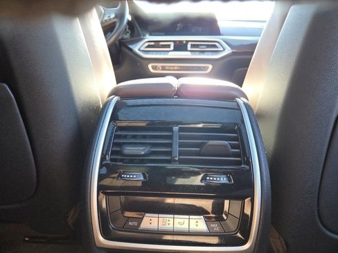 Used 2021 BMW X5 xDrive45e image 9