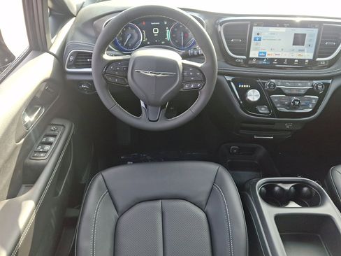 New 2026 Chrysler Pacifica Select w/ S Appearance Package image 9