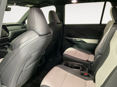 Used 2025 Lexus TX 500h 500h F SPORT Premium image 12