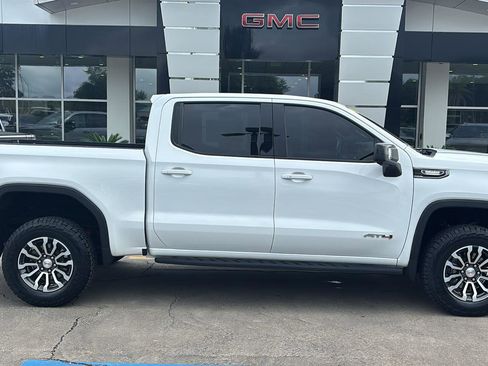 Certified 2022 GMC Sierra 1500 AT4 w/ AT4 Premium Package AWD/4WD image 9
