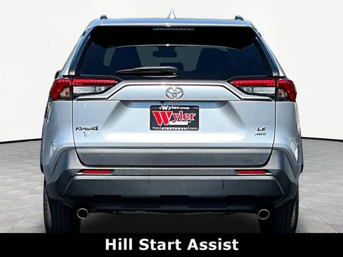 Used 2021 Toyota RAV4 LE AWD/4WD image 5