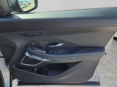 Used 2019 Jaguar E-PACE SE image 13