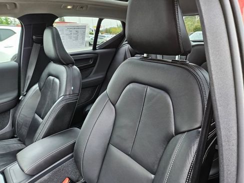 Certified 2024 Volvo XC40 B5 Plus w/ Protection Package Premier AWD/4WD image 18