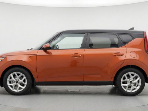 Used 2025 Kia Soul LX w/ LX Technology Package image 5