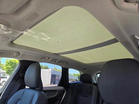 Certified 2025 Volvo XC60 B5 Plus AWD/4WD image 18