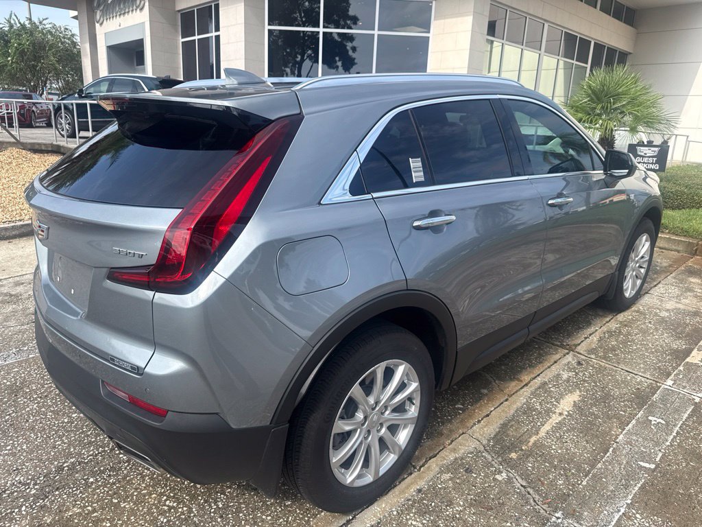 Used 2023 Cadillac XT4 Luxury FWD image 3