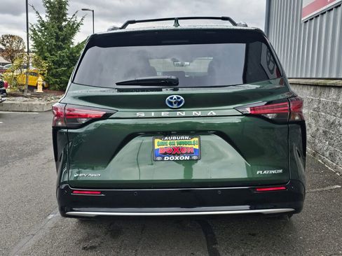 New 2025 Toyota Sienna Platinum image 4