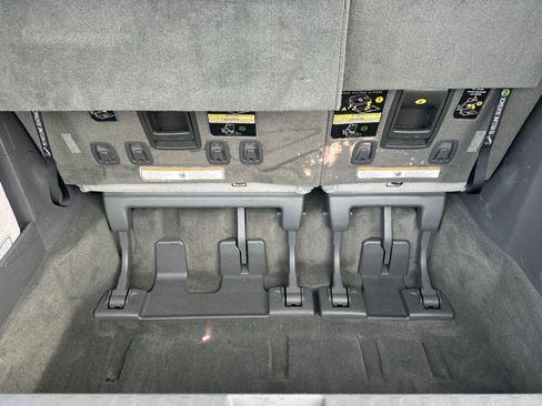 Certified 2016 Toyota Sienna LE image 16