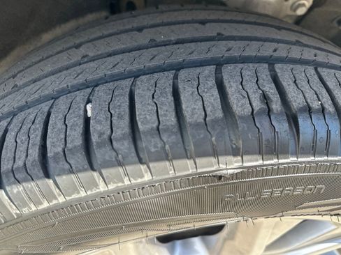 Used 2022 Ford Explorer XLT w/ Equipment Group 202A AWD/4WD image 9