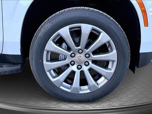 New 2026 Chevrolet Suburban Premier image 12