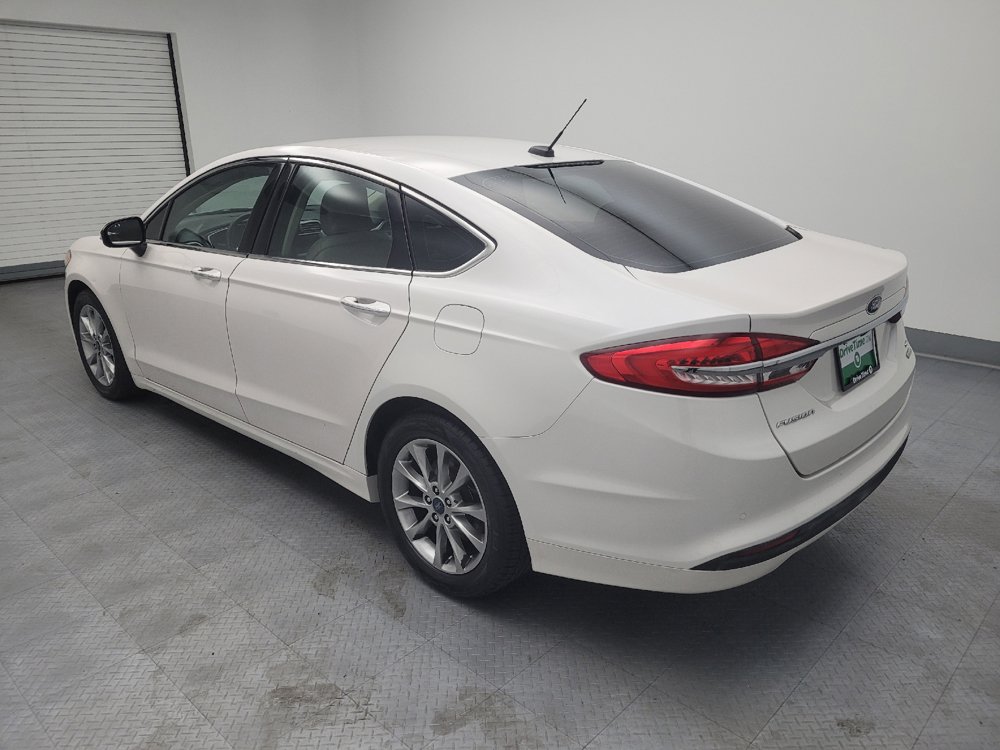 Used 2017 Ford Fusion SE w/ Fusion SE Technology Package FWD image 3