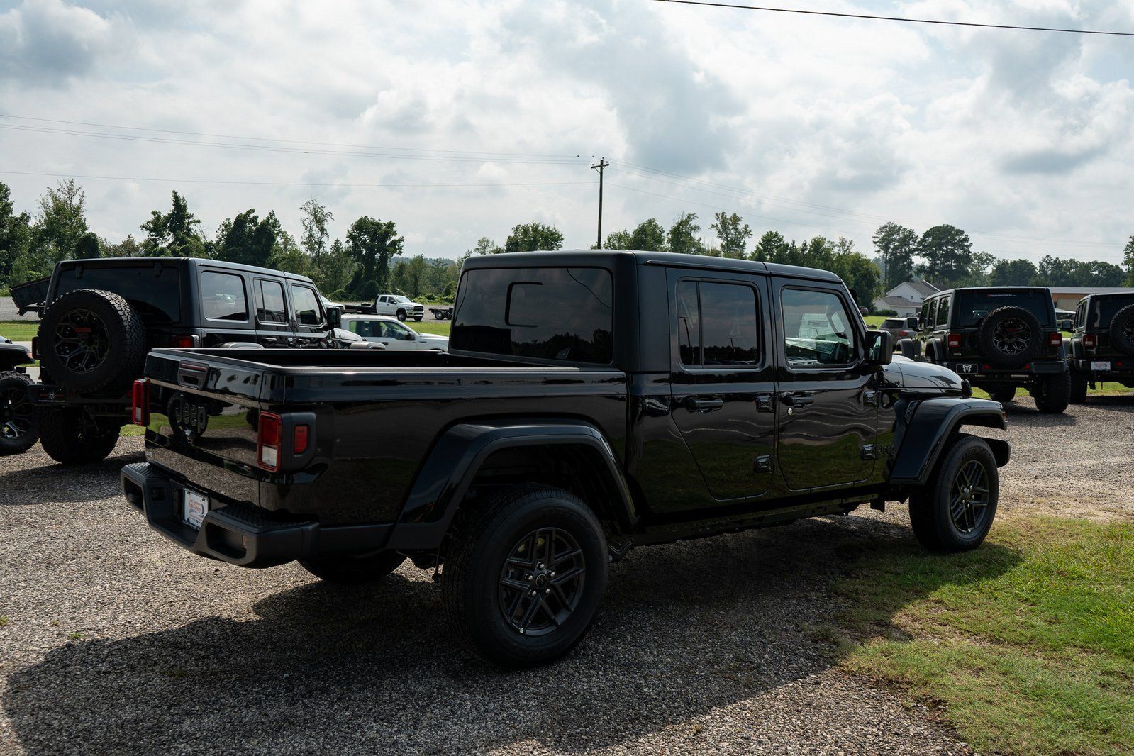 Used 2025 Jeep Gladiator Sport AWD/4WD image 10