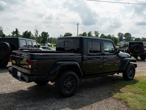Used 2025 Jeep Gladiator Sport AWD/4WD image 10