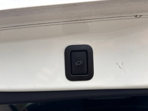 Used 2018 Toyota Highlander XLE AWD/4WD image 24