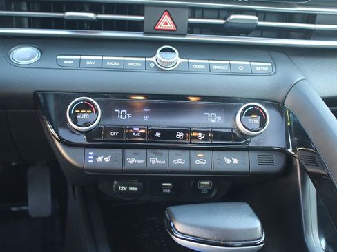 Used 2023 Hyundai Elantra Limited FWD image 16