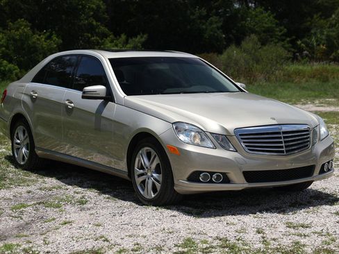 Used 2010 Mercedes-Benz E 350 4MATIC Sedan image 15