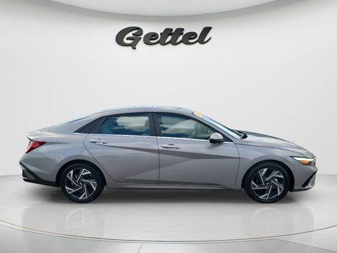 Used 2024 Hyundai Elantra Limited FWD image 3