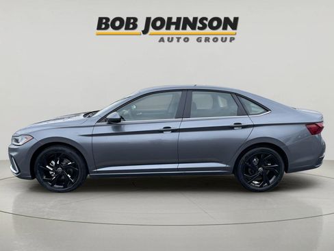 New 2025 Volkswagen Jetta SE image 3