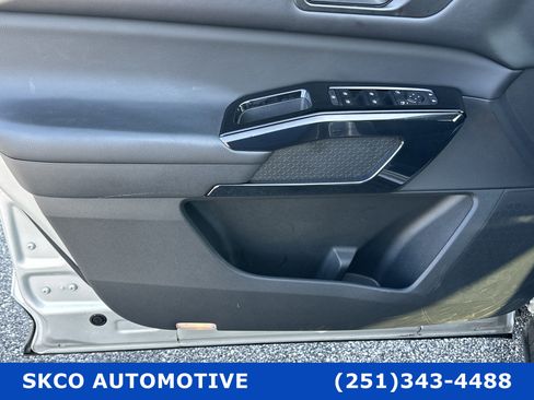 Used 2022 Nissan Pathfinder SV image 12