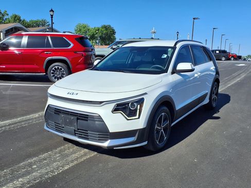 Used 2024 Kia Niro EX FWD image 29
