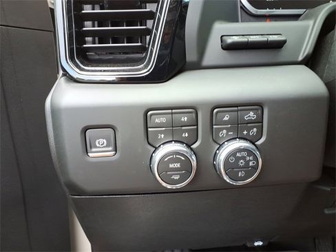 New 2026 GMC Sierra 2500 AT4 w/ AT4 Premium Plus Package image 18