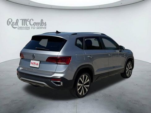 Used 2022 Volkswagen Taos SE FWD image 5