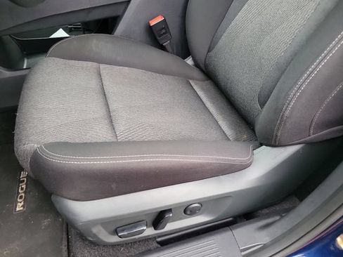 Used 2024 Nissan Rogue SV AWD/4WD image 10