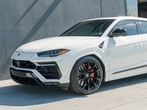 Used 2021 Lamborghini Urus AWD/4WD image 19
