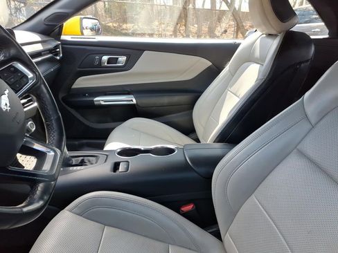 Used 2024 Ford Mustang Premium image 6