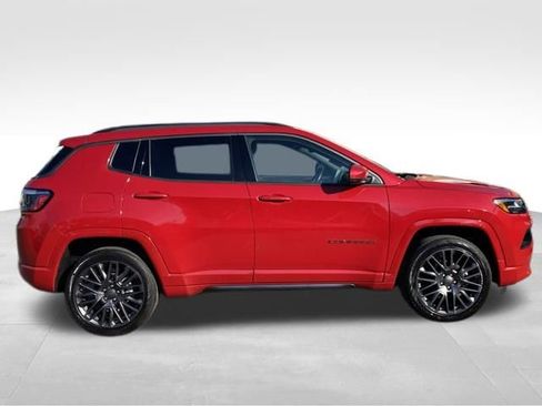 Certified 2022 Jeep Compass Limited image 11