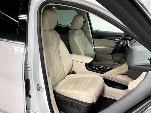Used 2022 Buick Envision Avenir w/ Technology Package II FWD image 9