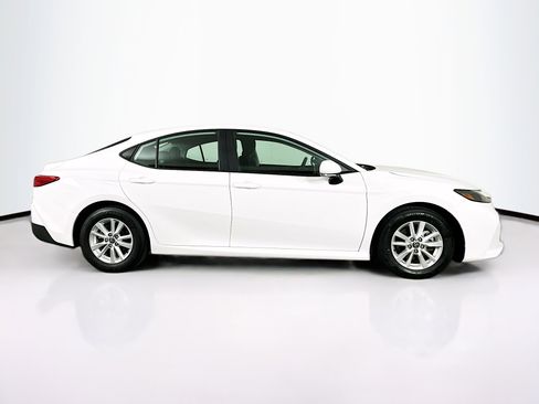 Used 2025 Toyota Camry LE image 10