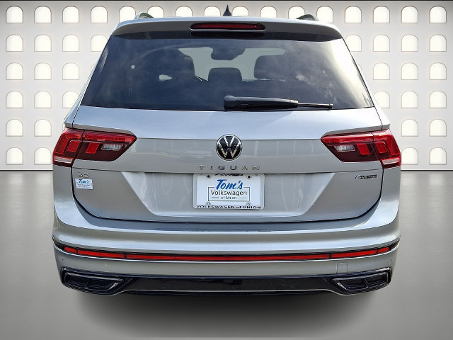 Used 2022 Volkswagen Tiguan SE R-Line AWD/4WD image 5