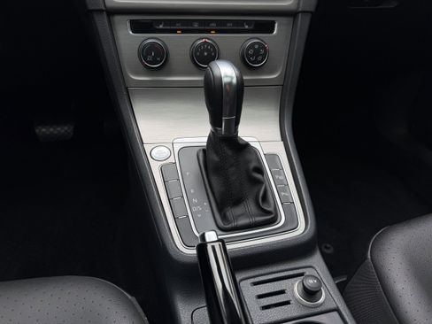 Used 2016 Volkswagen Golf SE w/ Lighting Package FWD image 16