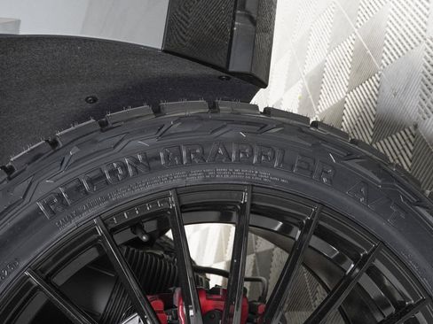 Used 2026 Cadillac Escalade V w/ LPO, ONYX Package image 41