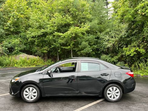 Used 2015 Toyota Corolla LE FWD image 2