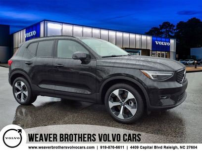 New 2025 Volvo XC40 B5 Plus w/ Climate Package