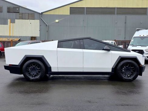 Used 2024 Tesla Cybertruck Cyberbeast AWD/4WD image 9