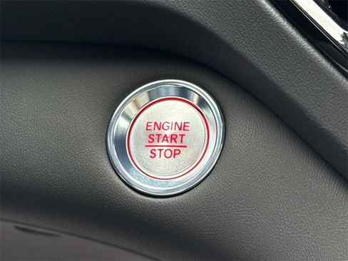 Used 2025 Acura RDX SH-AWD image 40