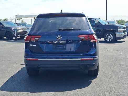 Used 2023 Volkswagen Tiguan SE w/ Panoramic Sunroof Package FWD image 5