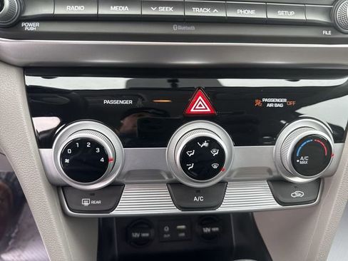 Used 2019 Hyundai Elantra SE w/ Cargo Package image 18