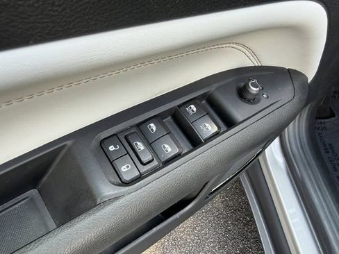 Used 2023 Jeep Compass Limited w/ Elite Group AWD/4WD image 10