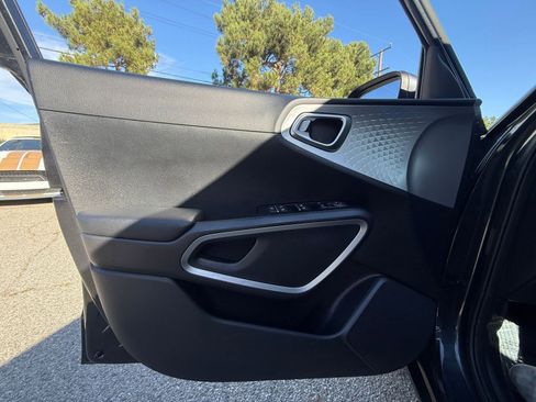 Used 2025 Kia Soul LX w/ LX Technology Package image 18