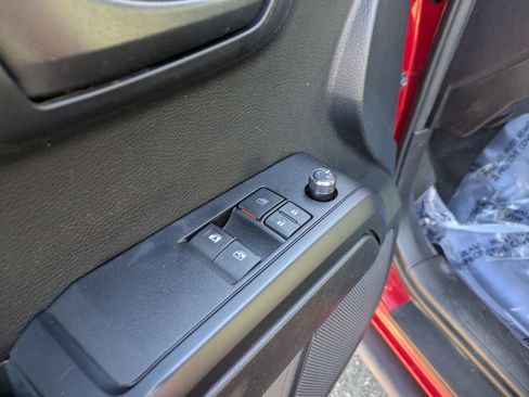 Used 2018 Toyota Tacoma SR image 18